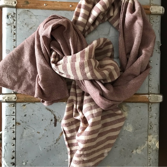 Burgundy/Beige scarf. - Picture 1 of 7